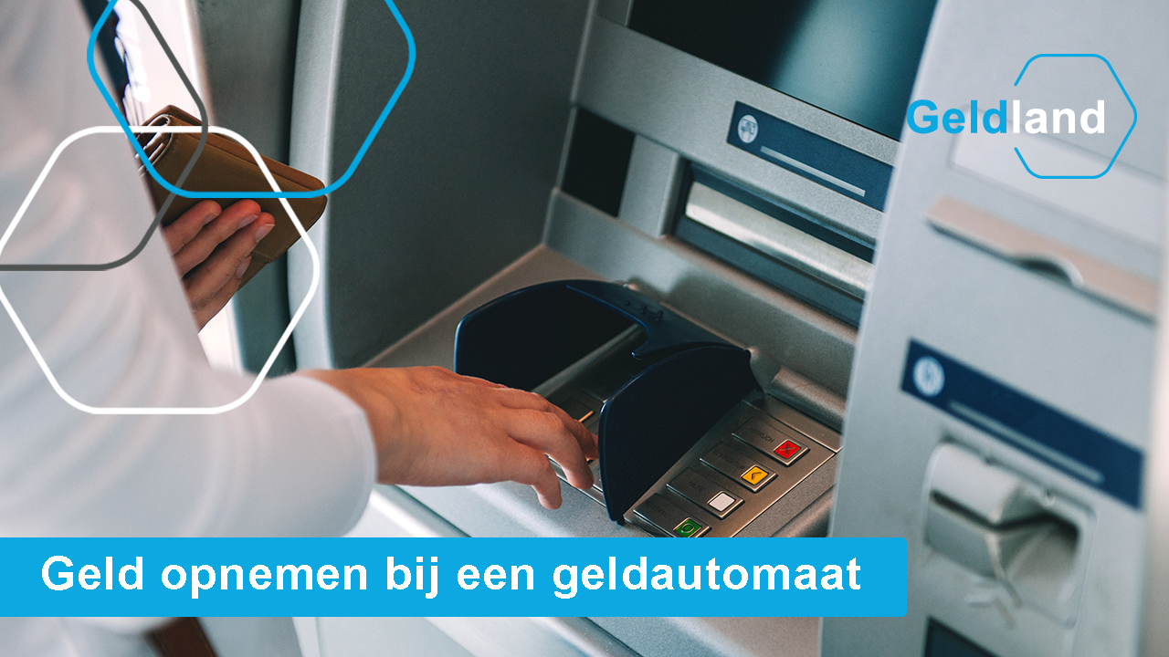 Persoon neemt contant geld op bij een geldautomaat, hand met portemonnee zichtbaar. Onderste tekst: Geld opnemen bij een geldautomaat.