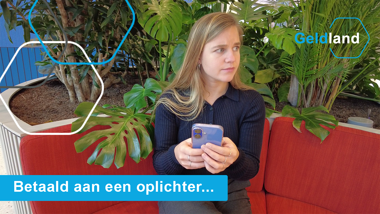 Thumbnail met de tekst “Ben jij opgelicht en kun je je geld nog terugkrijgen?” op een opvallende achtergrond. Op de afbeelding staan illustraties van een bankpas, een waarschuwingsteken en een smartphone met een betaalverzoek, die verwijzen naar verschillende vormen van betaaloplichting. De thumbnail straalt urgentie uit en benadrukt dat de video uitlegt welke stappen je kunt nemen om je geld terug te krijgen.